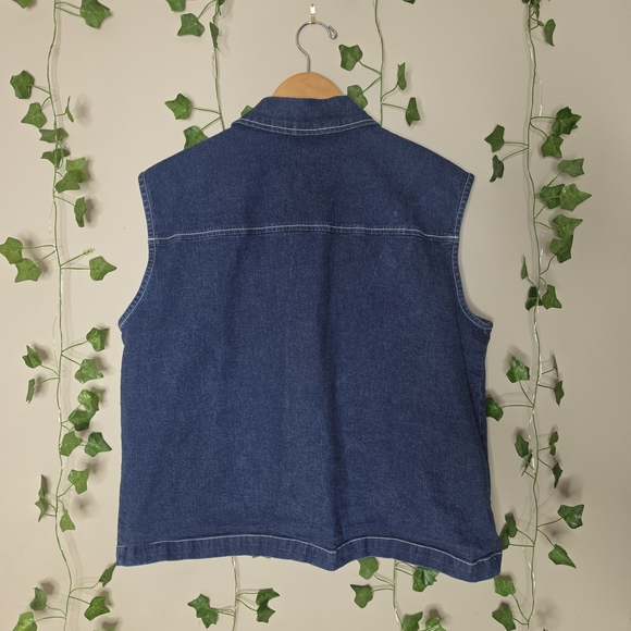 Denim Button-Front Vest with Floral Dress Layering - Picture 3 of 8